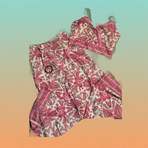Two piece pink paisley set women’s used excellent condition worn once summer set